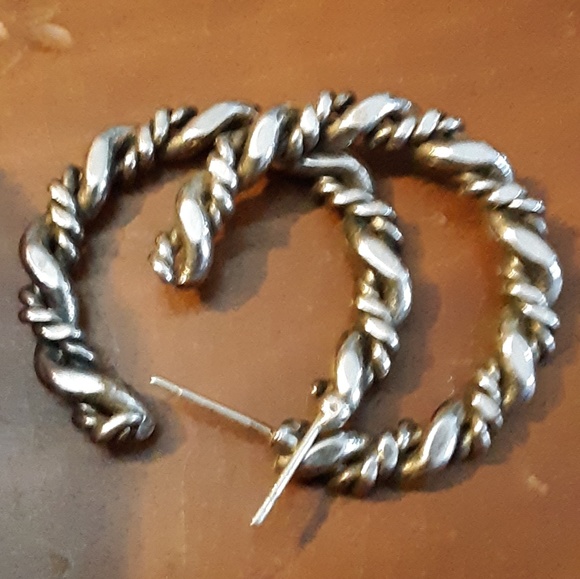 Trendy twisted wire earings - Picture 2 of 2